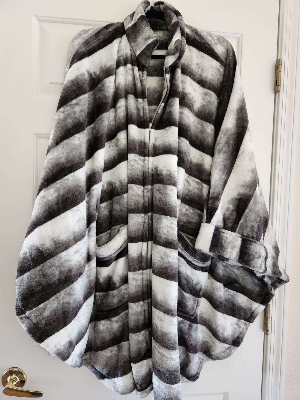 Women's Black & White Striped Plush Zip-Front Cape Jacket 4X